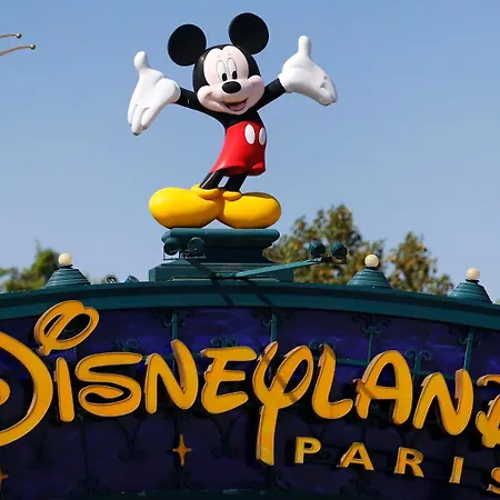 Stylish Disneyland Paris - Rentaway