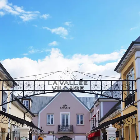 Stylish Disneyland Paris - Rentaway